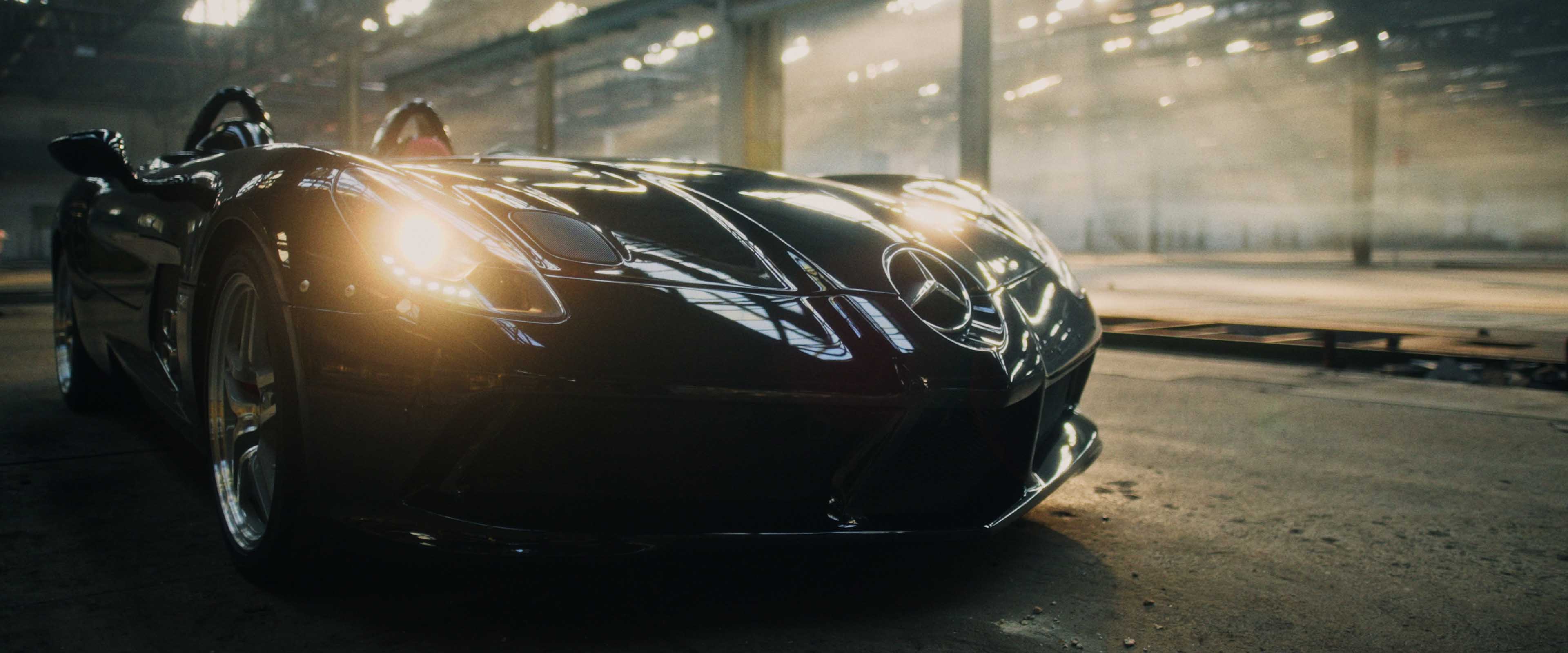 Play Mercedes SLR McLaren Video